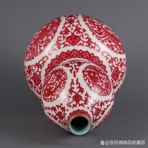 乾隆红釉瓷器胭脂水釉