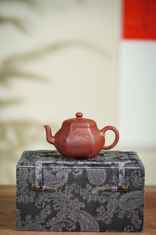 泡过的紫砂壶有个香味