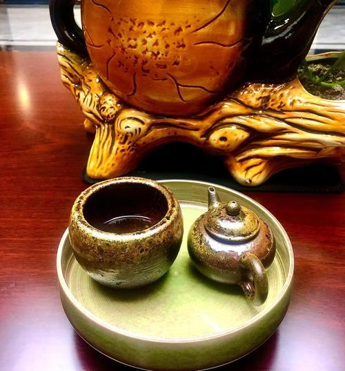 泡过的紫砂壶有个香味