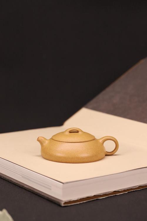 加玻璃水的紫砂壶对比