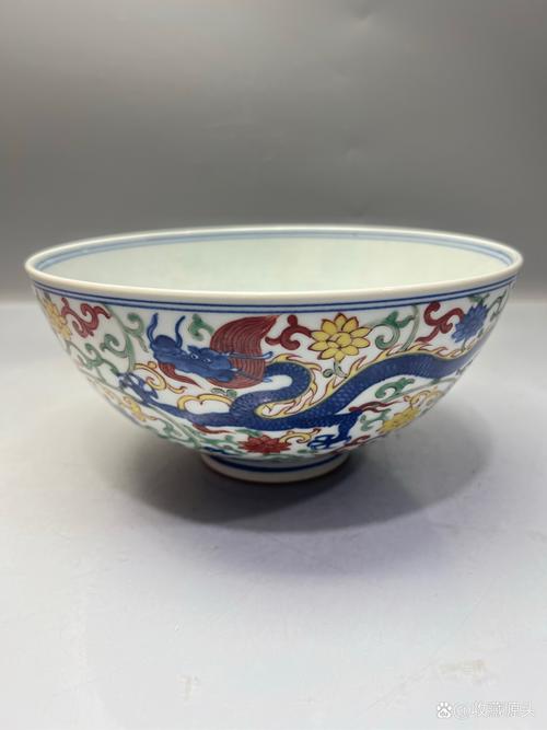 明代五彩瓷器大碗图片