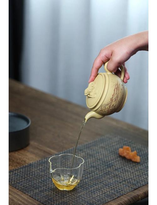 吴燕群的紫砂壶多少钱