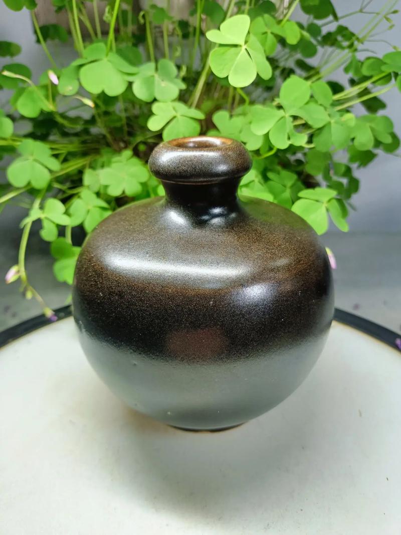 明代茶叶末釉瓷器特点