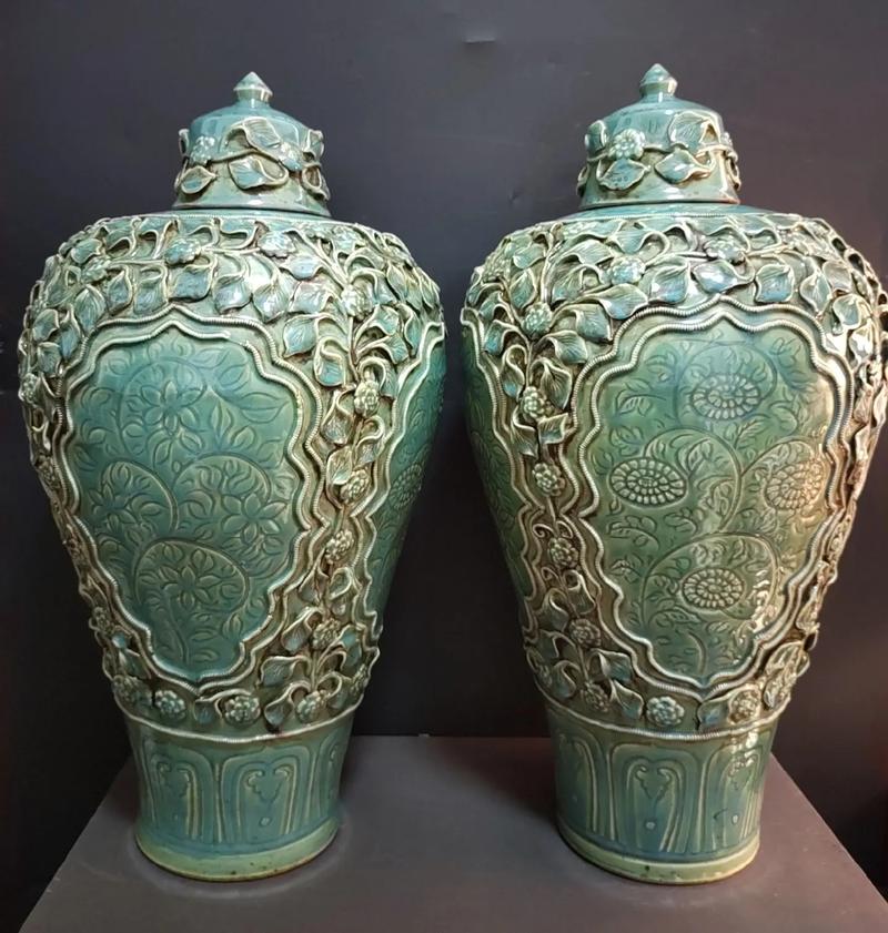 元代绿釉刻花瓷器图片