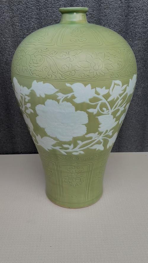元代绿釉刻花瓷器图片