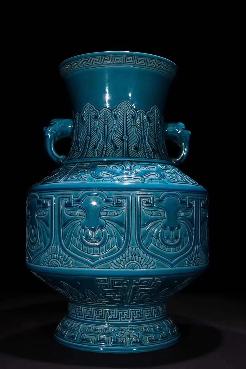 乾隆孔雀绿釉瓷器特征