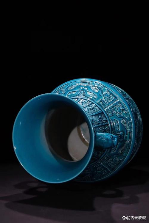 乾隆孔雀绿釉瓷器特征