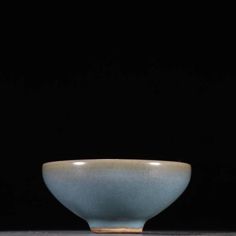 景德镇宋代精美瓷器碗