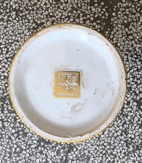 乾隆瓷器与后仿的鉴别