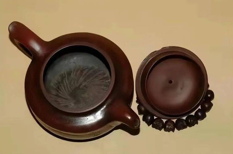 紫砂壶里有茶山好不好