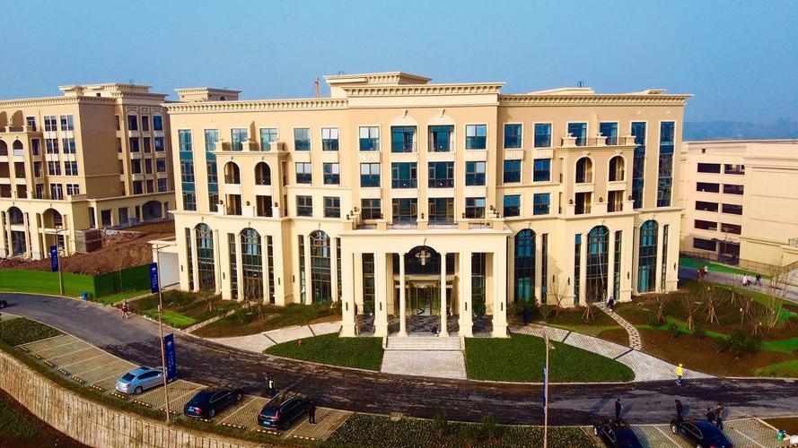 成都信息工程大学银杏酒店