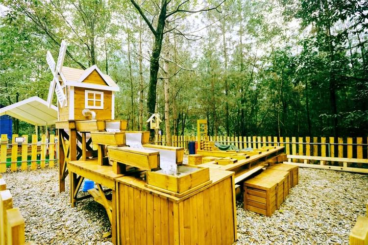 成都松鼠部落森林假日公园