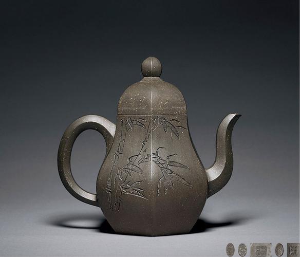 紫砂壶壶盖上刻有凤英