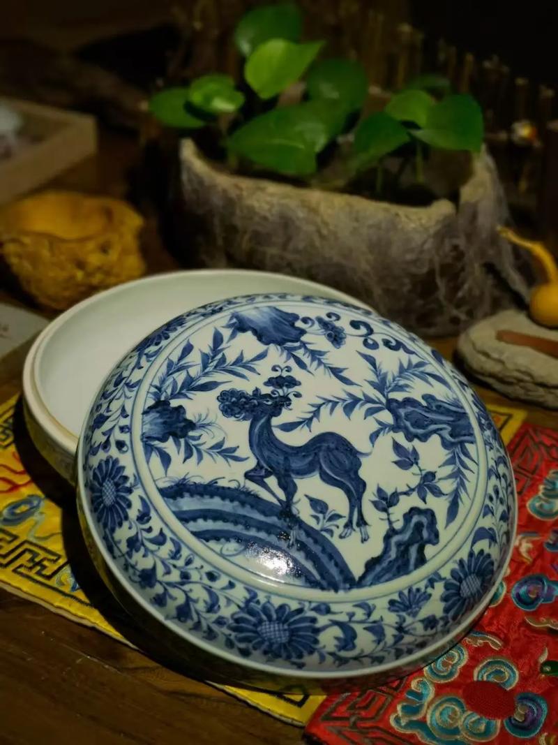 元代瓷器有画菊花的吗