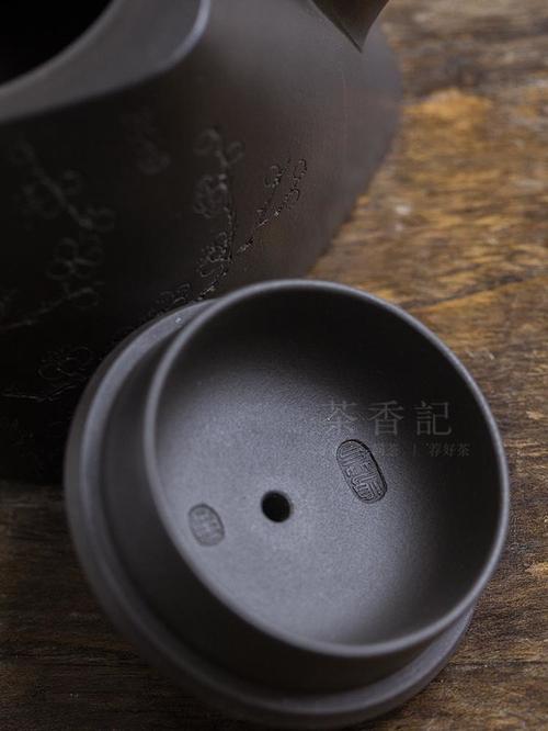 宜兴紫砂壶名人周顺芳