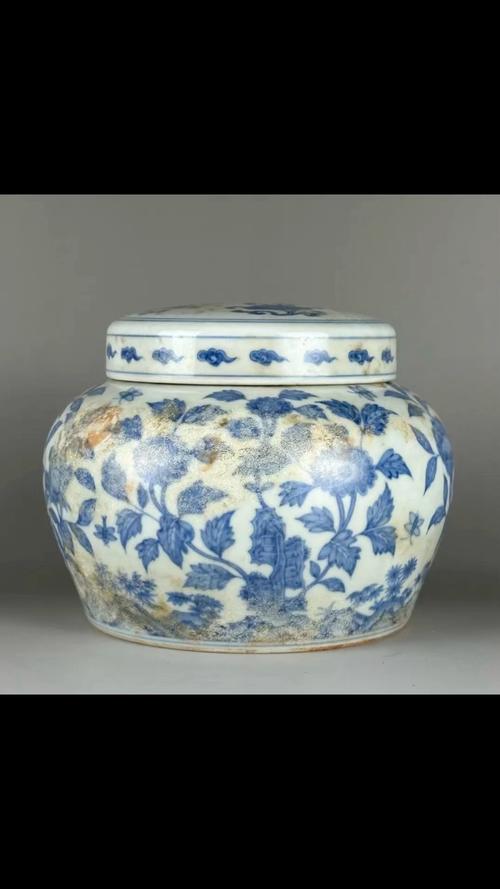 大明成化年制青花瓷器