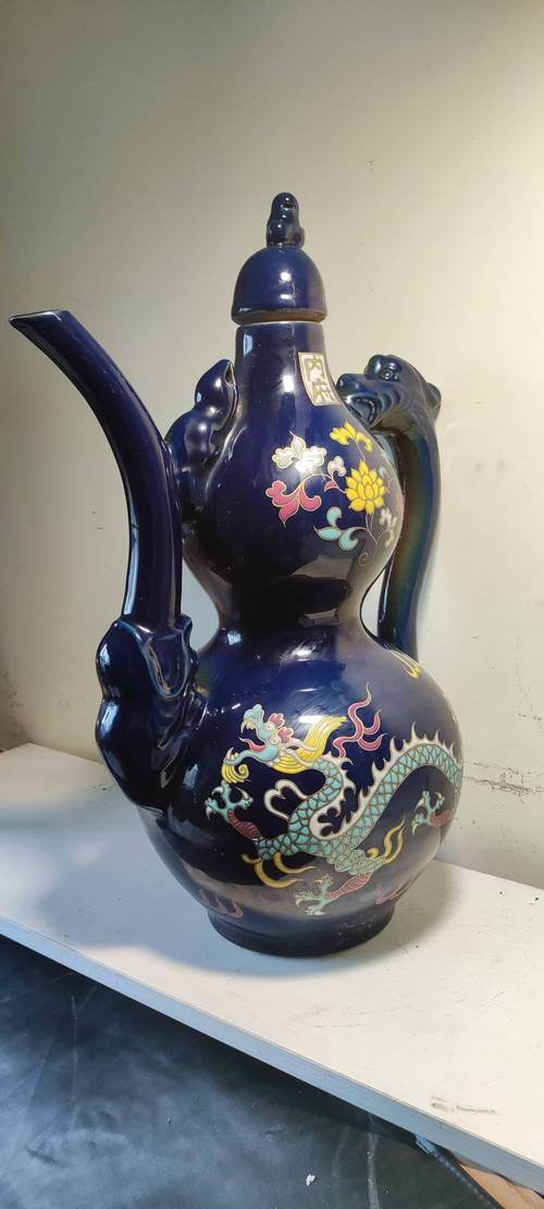 元代内府款宝石蓝瓷器