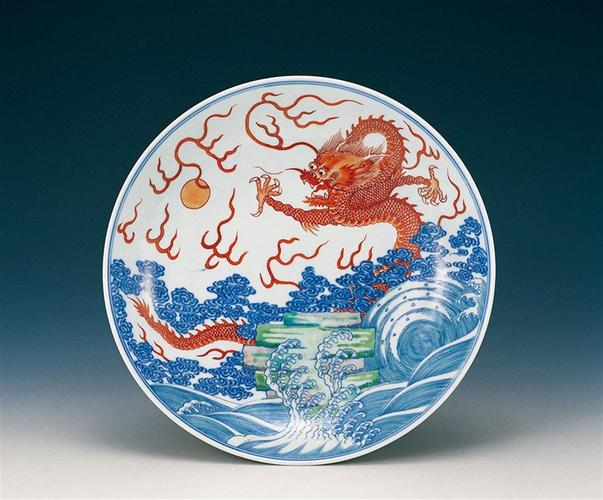 清代鱼化龙海藻图瓷器