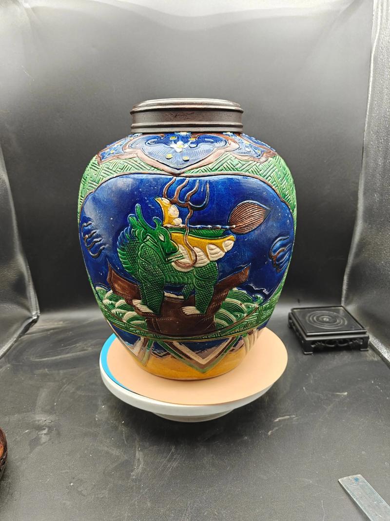 清代素三彩瓷器的特点