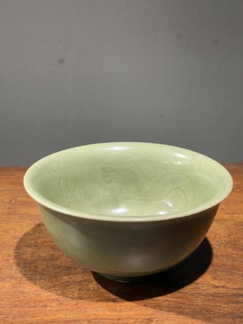 龙泉窑瓷器龙凤碗图片