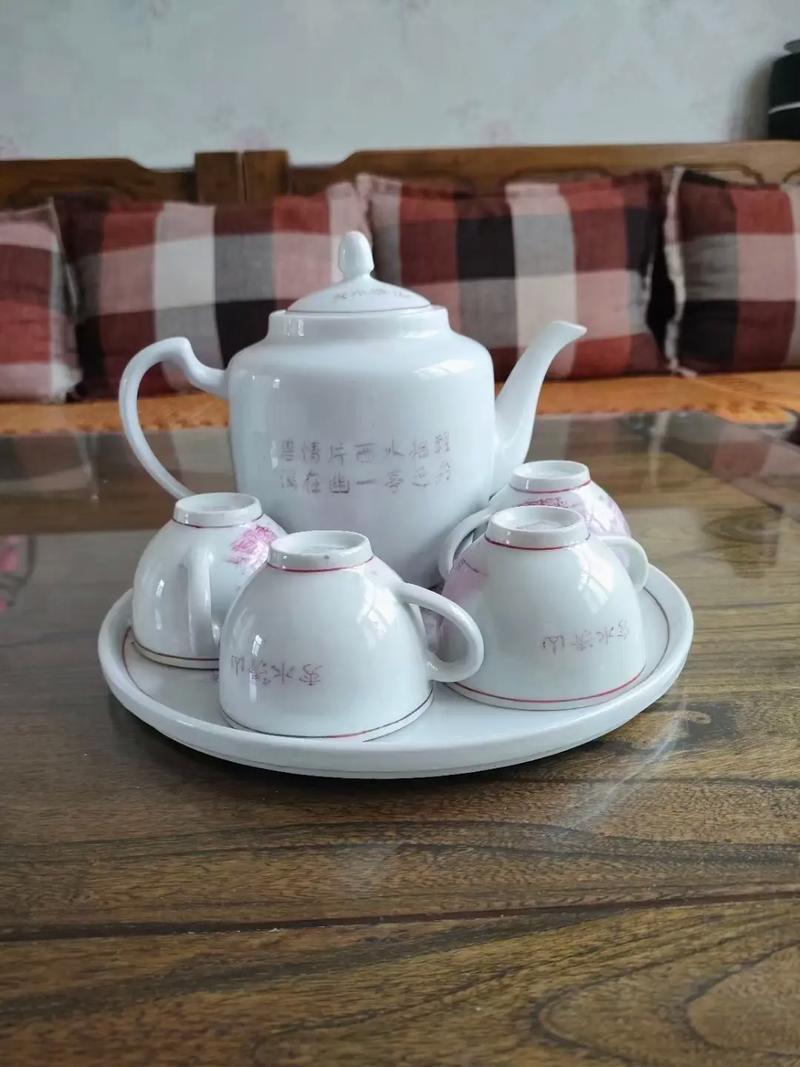 现代胭脂红瓷器的价格