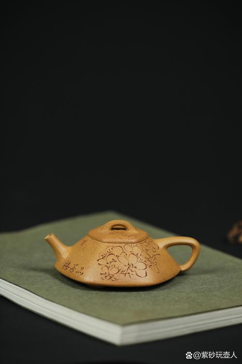 张青萍紫砂壶是谁刻画