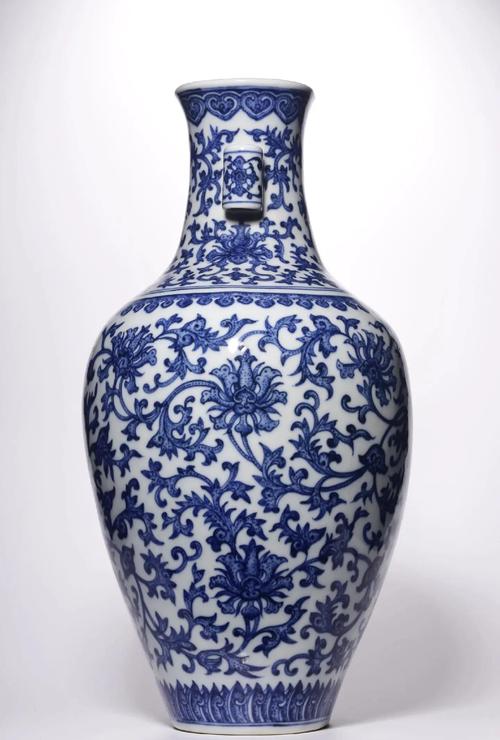 清朝乾隆年间瓷器花瓶