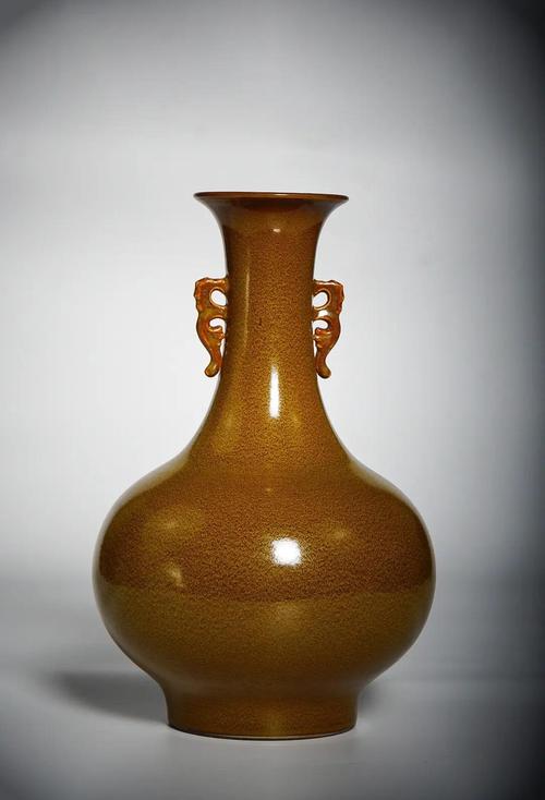 清代鳝鱼黄釉瓷器图片