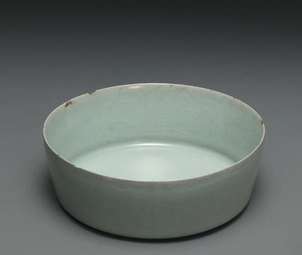 宋代官窑瓷器缩釉照片