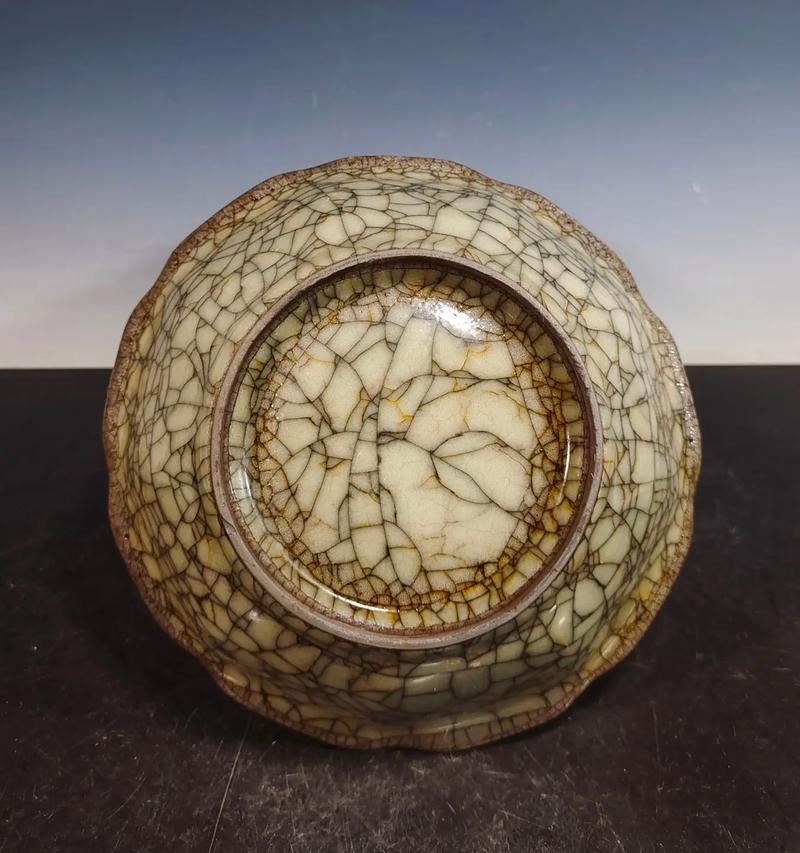 宋代官窑瓷器缩釉照片