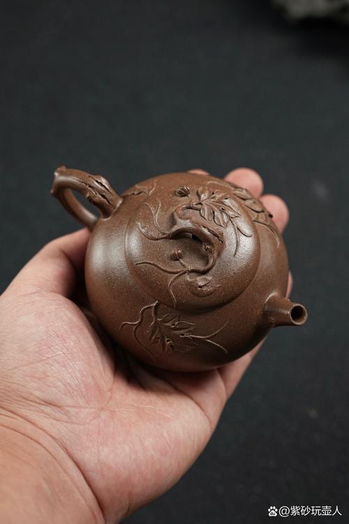 绿茶用瓷器还是紫砂好