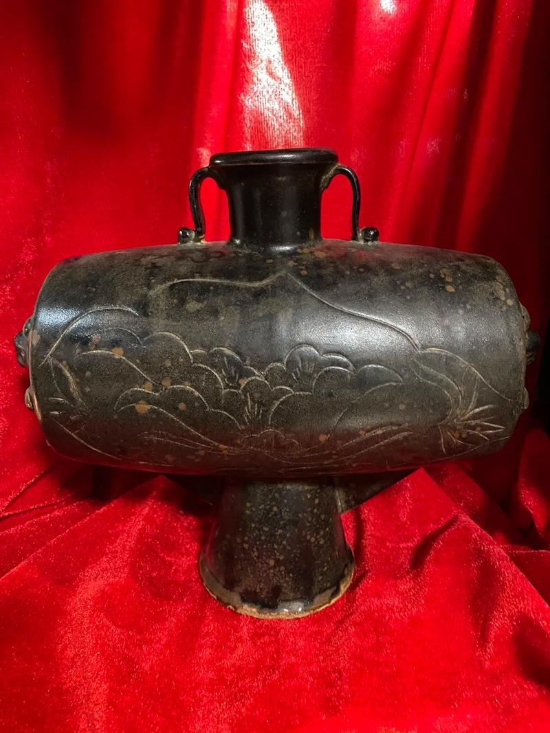 宋代黑釉铁锈瓷器图片