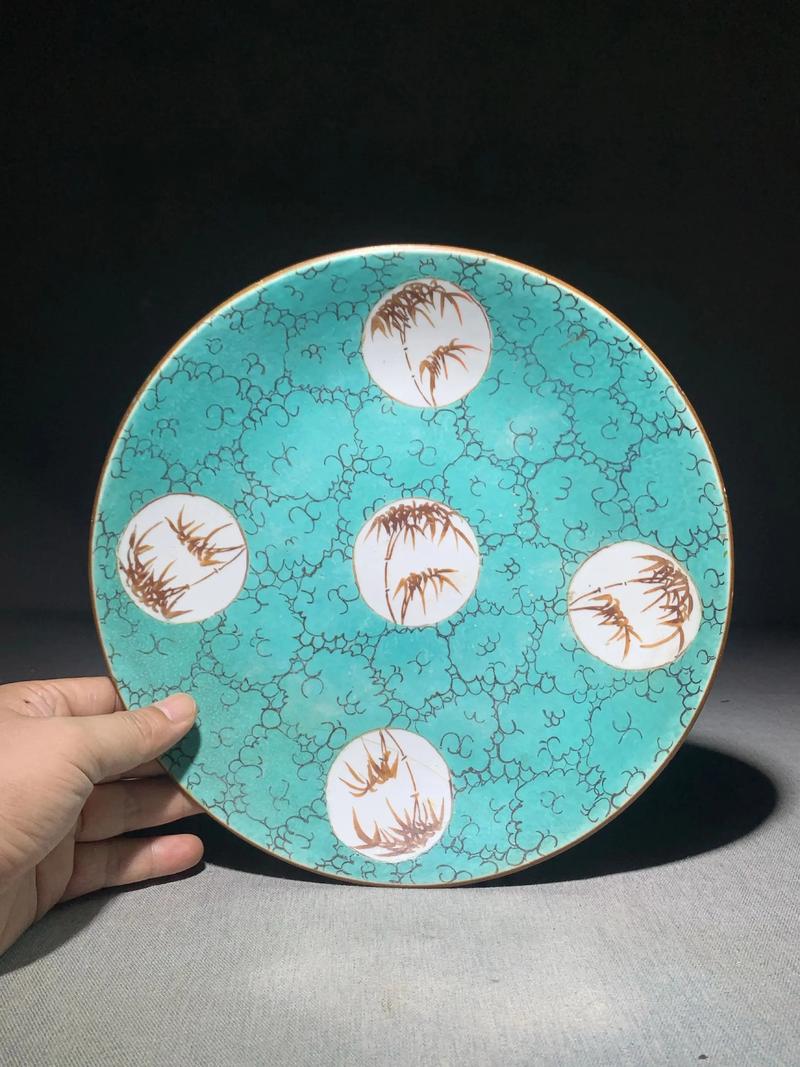 乾隆官窑松石绿釉瓷器