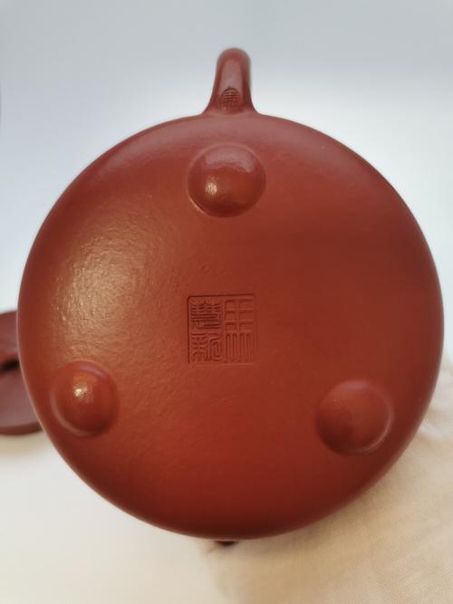 张新制作的紫砂壶落款