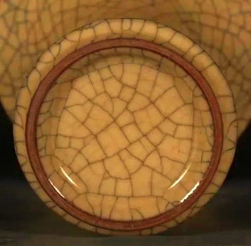 铁绣花仿哥窑瓷器图片