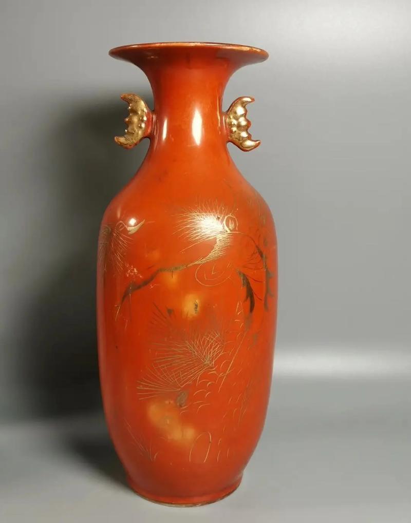 关于民国的珊瑚红瓷器