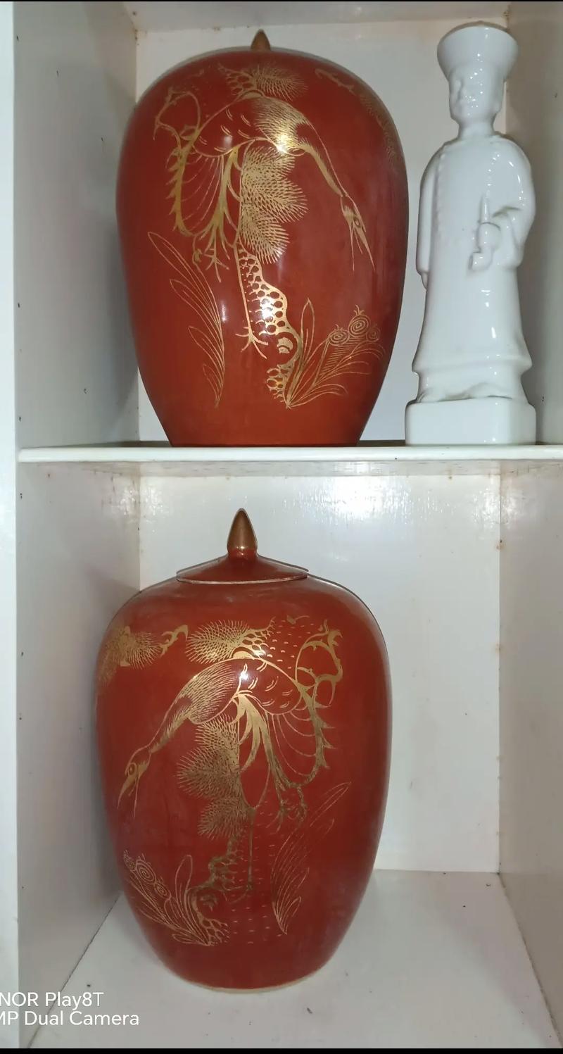 关于民国的珊瑚红瓷器