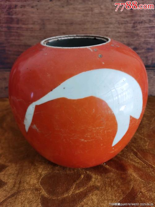 关于民国的珊瑚红瓷器