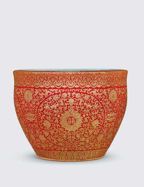 乾隆珊瑚红釉瓷器特征