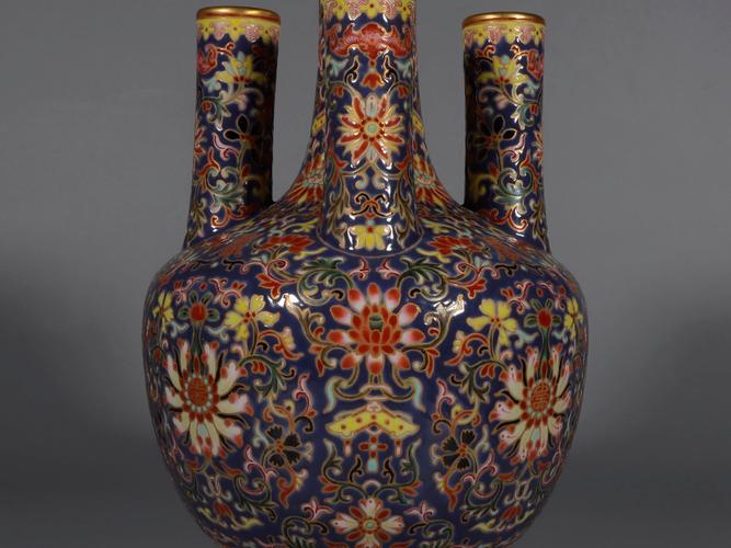 大清乾隆粉彩描金瓷器