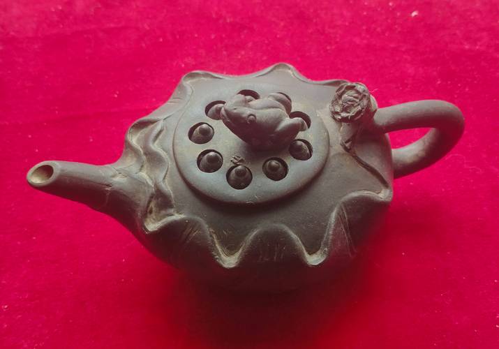 民国时期的荷花紫砂壶