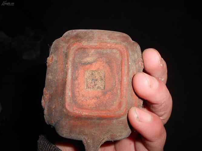 康熙年造龙纹紫砂壶印