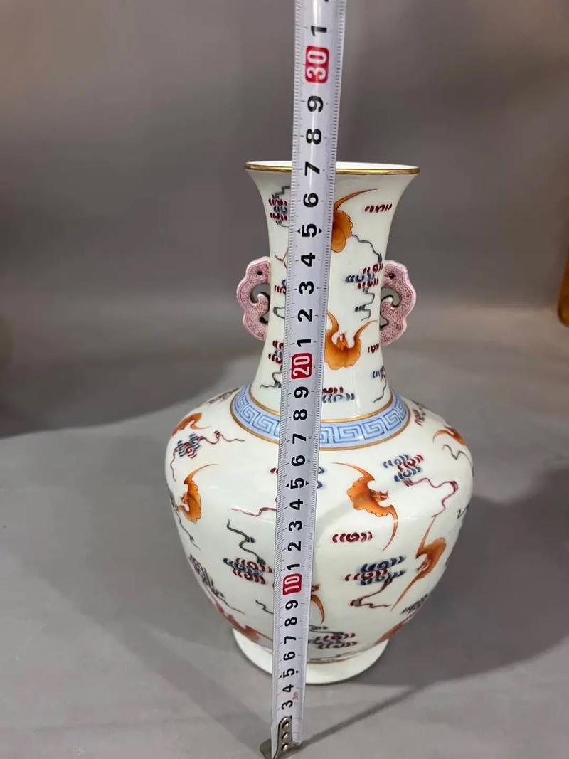 雍正时瓷器上蝙蝠画法