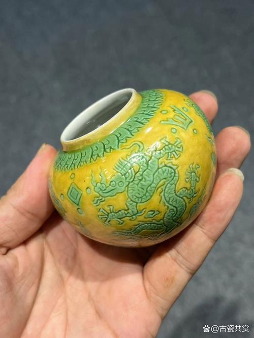 元朝紫砂胎黄绿釉瓷器