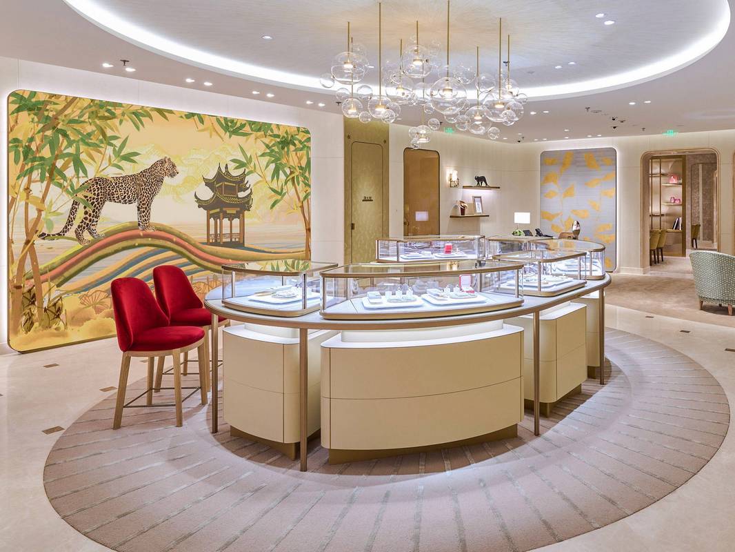 上海卡地亚专柜有几个