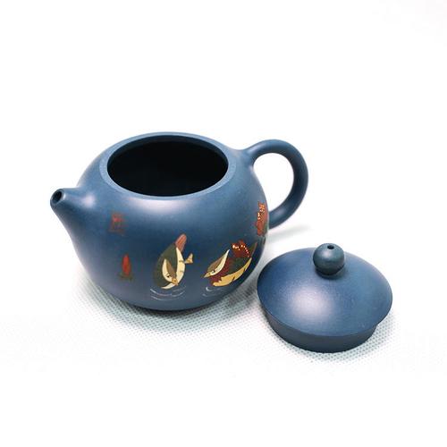 鸳鸯戏水图案的紫砂壶