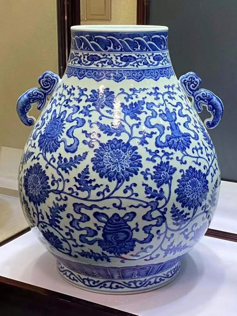 清代乾隆青花瓷器图片