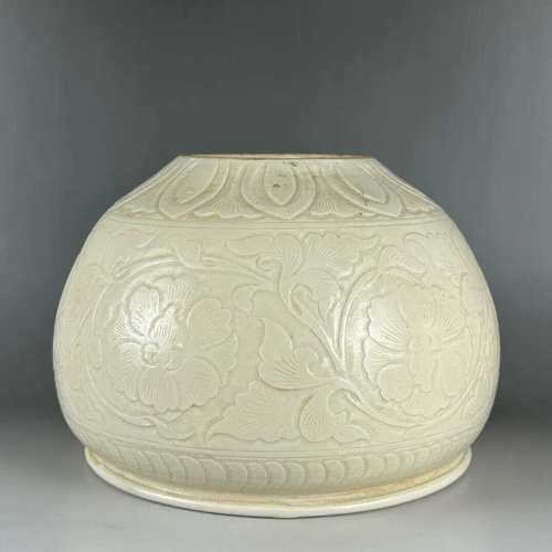 鉴宝宋代白釉酒罐瓷器