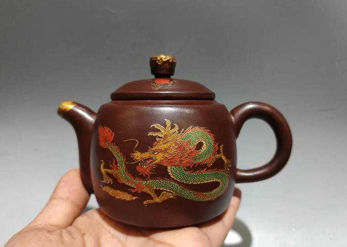 康熙年造紫砂壶浮雕龙