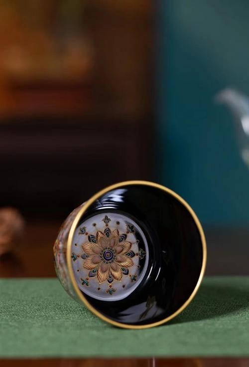 乌金釉珐琅彩瓷器图片